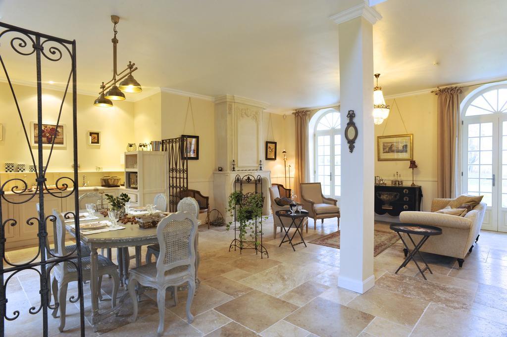 L'Orangerie Du Grand Jardin Villa Conde-sur-Seulles Ruang foto